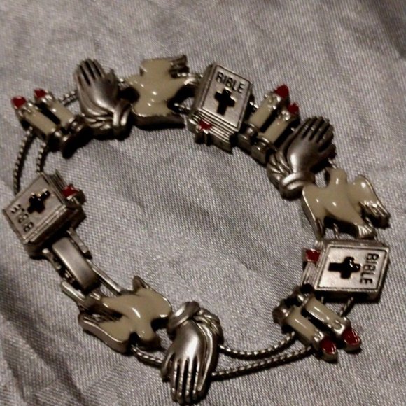 Religious Slide Bracelet Holy Bible/White Doves/Praying Hands VTG 1980's - Picture 1 of 8